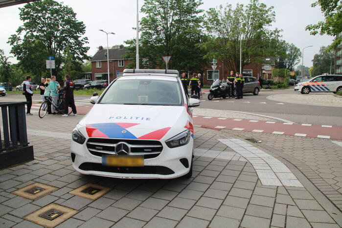 Scooterrijder gewond bij aanrijding met personenauto