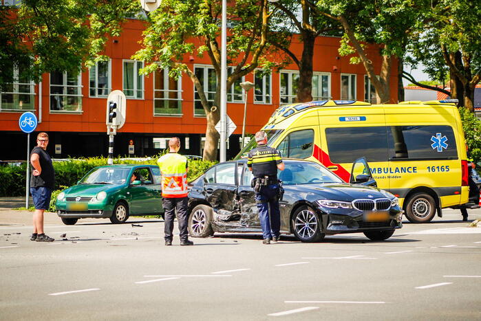 Veel schade na ongeval met twee voertuigen