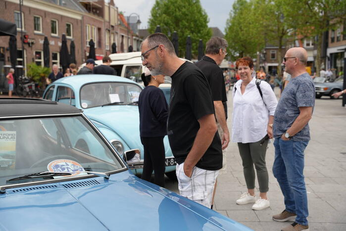 Klassieke auto's te bewonderen in het centrum