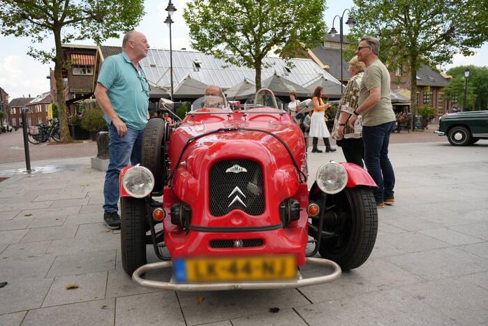 Klassieke auto's te bewonderen in het centrum