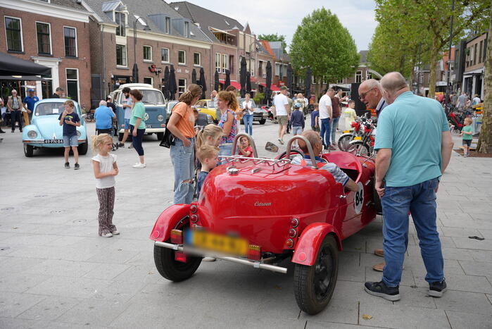 Klassieke auto's te bewonderen in het centrum