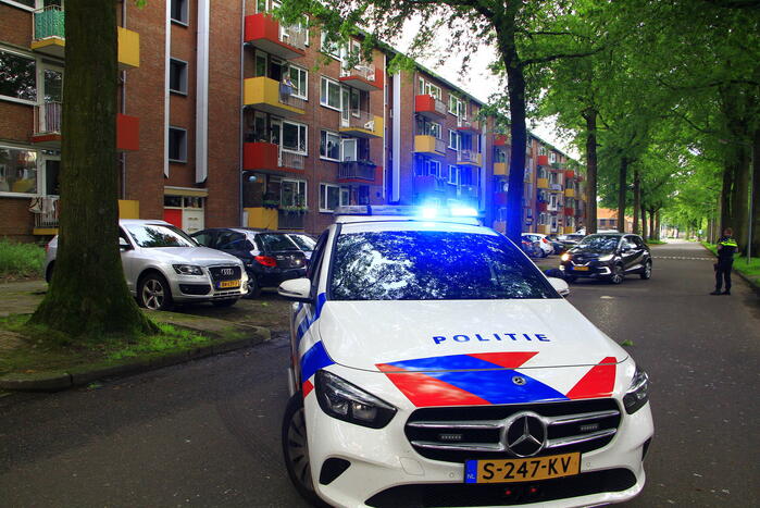 Brandweer blust brand in flat