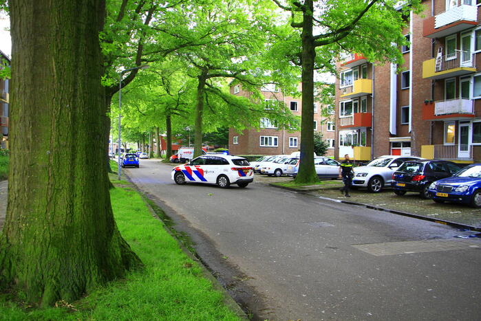 Brandweer blust brand in flat