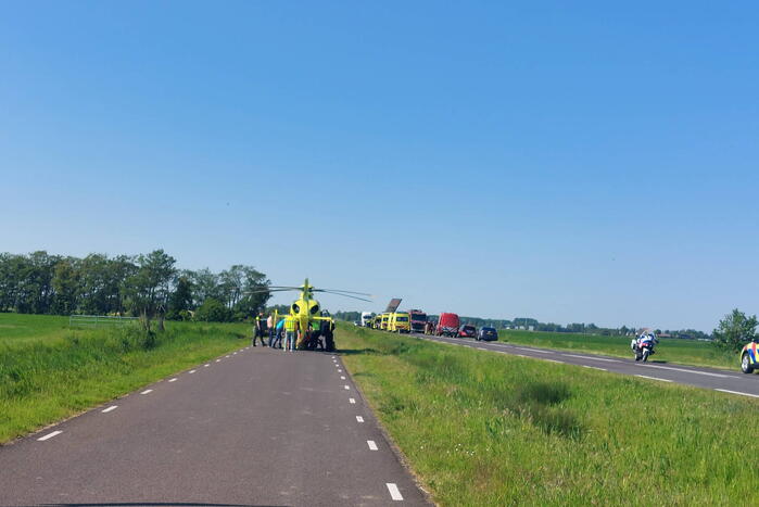 Hulpdiensten groots ingezet waaronder een traumateam voor een voertuig te water