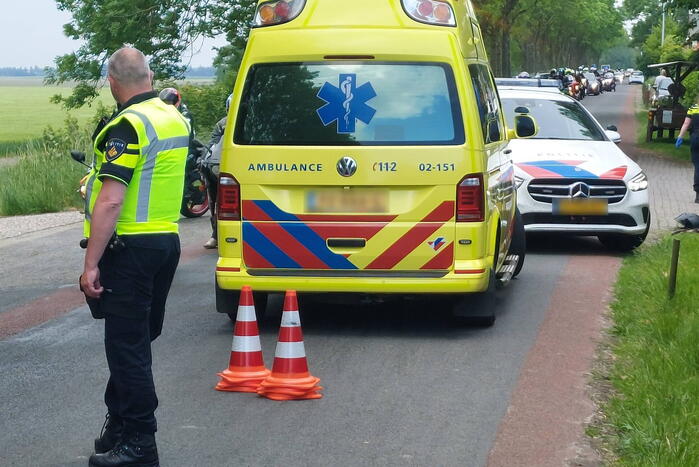 Motorrijdster gewond na val door botsing