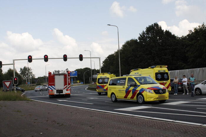 Meerdere gewonden na botsing tussen auto's op afrit