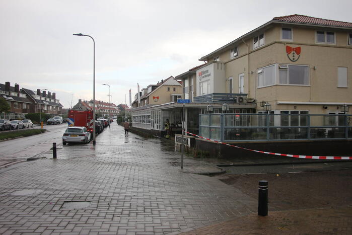 Stroomuitval en overstromingen door hevige regenval