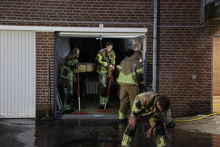 Stroomuitval en overstromingen door hevige regenval