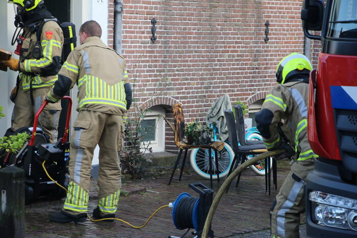 Bankstel vat vlam door batterij