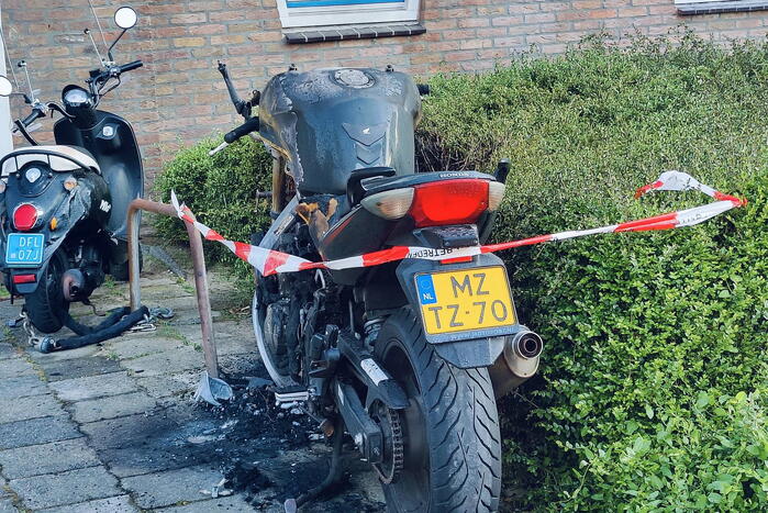 Brand in motor zorgde voor flinke schade aan flat