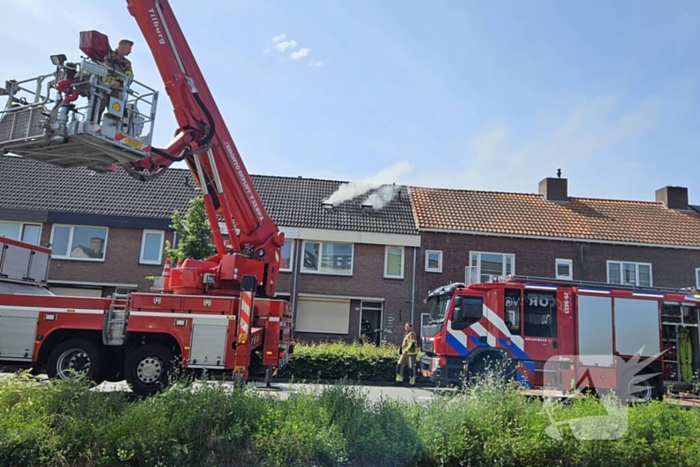 Ambulancemedewerkers ontdekken uitslaande woningbrand