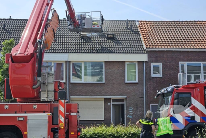 Ambulancemedewerkers ontdekken uitslaande woningbrand