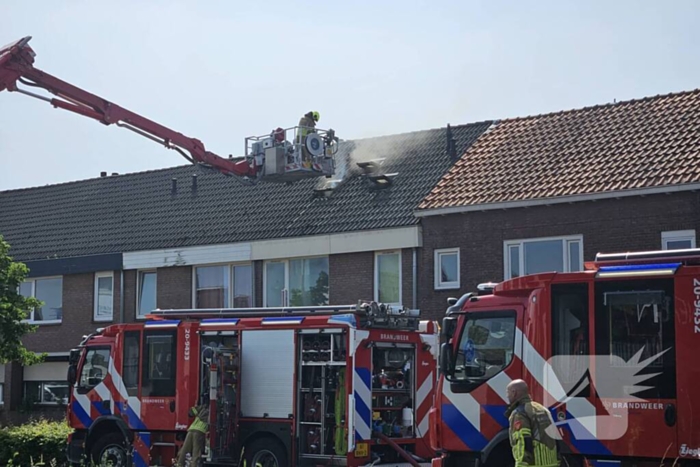 Ambulancemedewerkers ontdekken uitslaande woningbrand