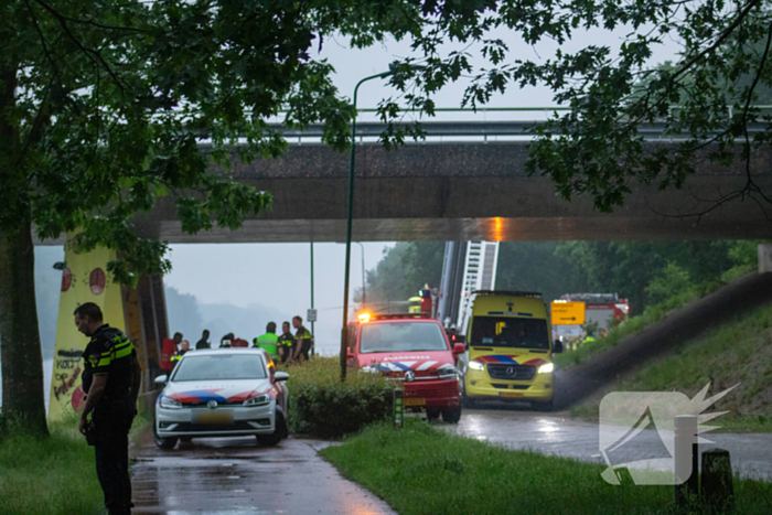 Grote zoekactie na vermist persoon in kanaal