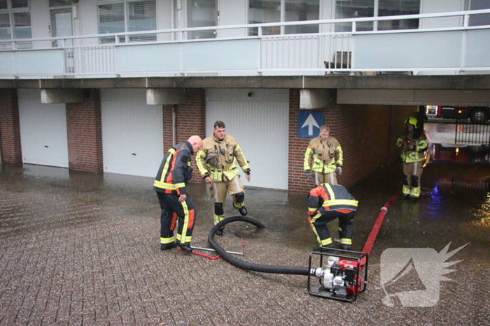 Wederom wateroverlast bij flatgebouw