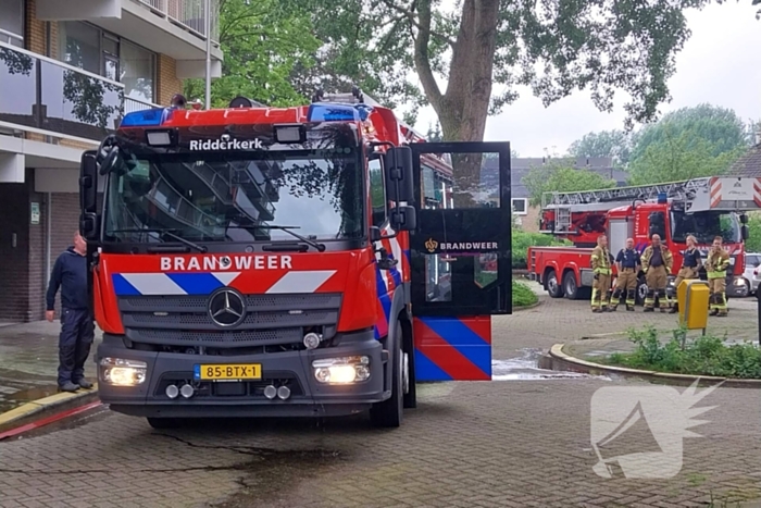 Brand in woonkamer snel onder controle