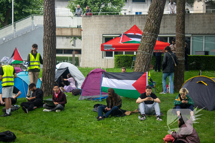 Studenten richten tentenkamp in tegen banden met Israël