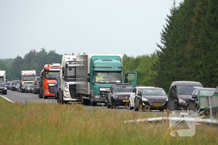 Vrachtwagens betrokken bij ongeval met auto en bestelbus