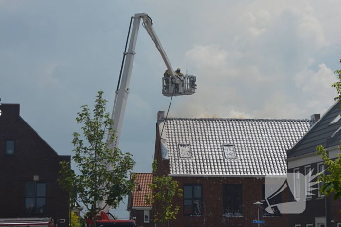 Flinke brand op dak van nieuwbouwwoning