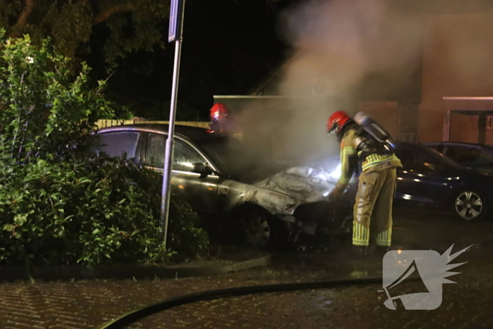 Voertuig beschadigd bij brand