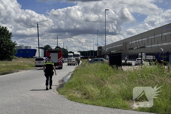 Zonnepanelen op dak van bedrijfspand in brand