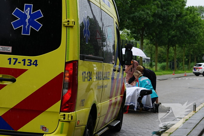 Scooterrijder naar het ziekenhuis na aanrijding