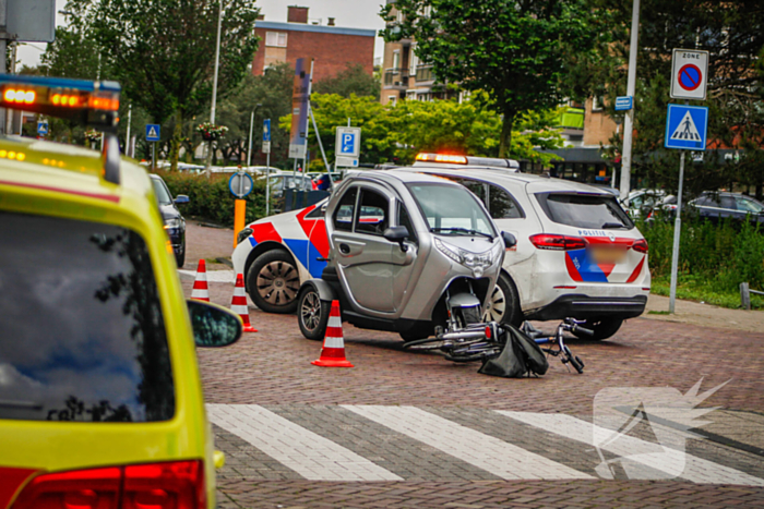 Fietser komt ten val na aanrijding met brommobiel