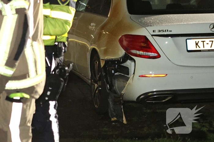 Caravans uitgebrand en auto's beschadigd, politie onderzoekt brandstichting