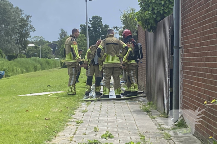 Brand in schuur snel onder controle