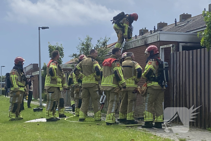 Brand in schuur snel onder controle