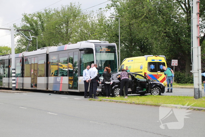 Tram in botsing met personenauto