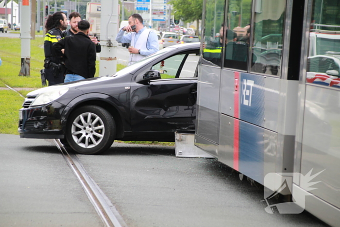 Tram in botsing met personenauto