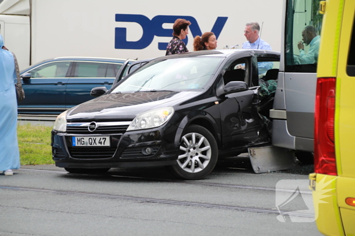 Tram in botsing met personenauto