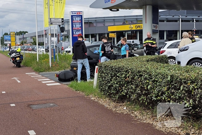 Scooterrijder gewond bij aanrijding met auto