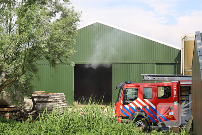 Brandweer schaalt uit voorzorg op bij brand in loods