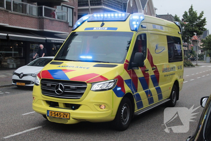 Fietser ernstig gewond bij botsing met auto