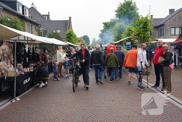 Koeien knuffelen tijdens Bunschoter Boeren- en Beestenboel