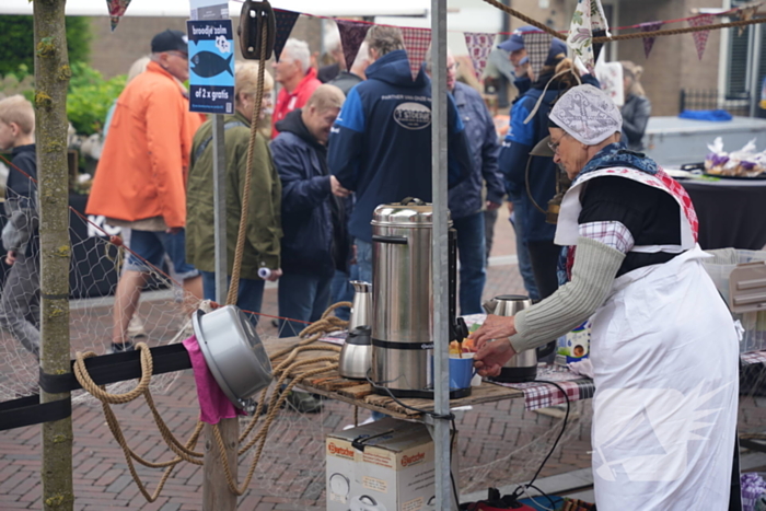 Koeien knuffelen tijdens Bunschoter Boeren- en Beestenboel