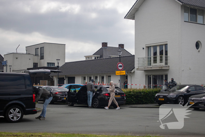 Arrestatieteam valt woning binnen