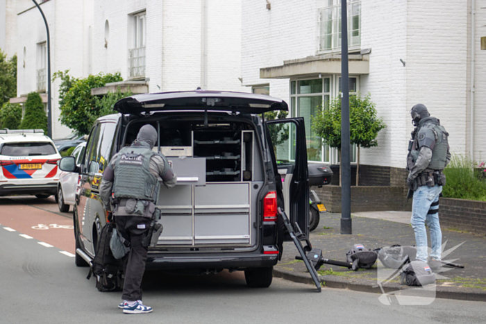 Arrestatieteam valt woning binnen