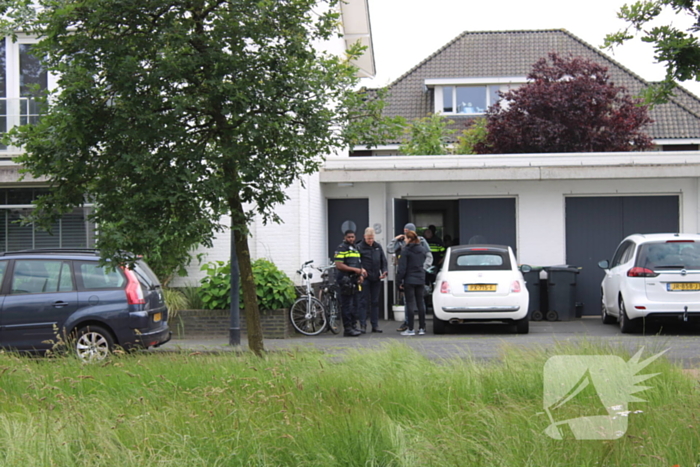 Arrestatieteam valt woning binnen