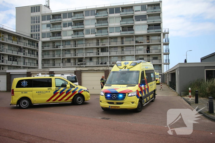 Persoon zwaargewond nadat hamer van grote hoogte valt