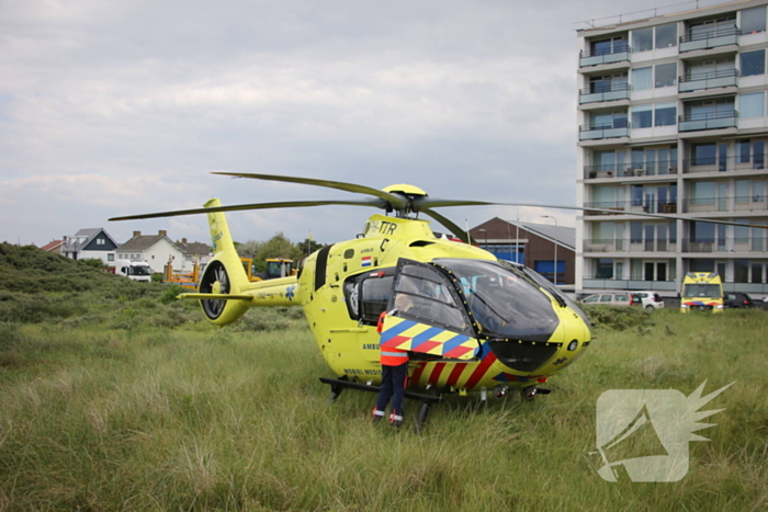 Persoon zwaargewond nadat hamer van grote hoogte valt