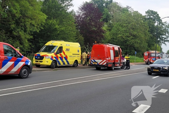 Vrouw belandt met fiets in sloot, politie doet onderzoek