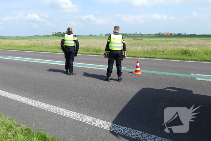 Auto met aanhanger belandt in sloot