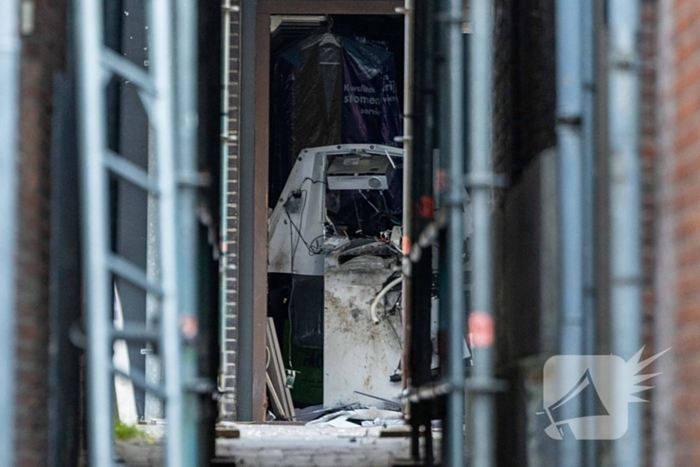 Veel schade na plofkraak pinautomaat