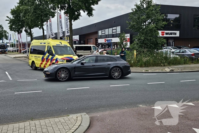 Scooterrijdster geschept door automobilist