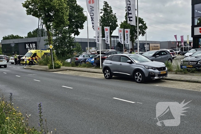 Scooterrijdster geschept door automobilist