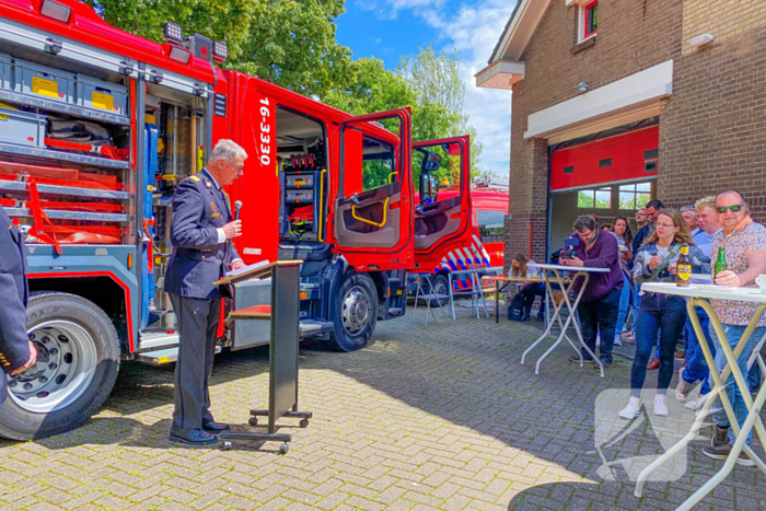 Burgermeester aanwezig bij indienstneming nieuw blusvoertuig