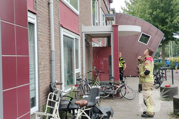 Brandweer assisteert politie bij inzet in woning